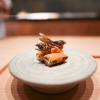 わたなべ - 長良川の天然のあゆを使った揚げ春巻き、たで酢を使って