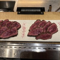 北新地はらみ 法善寺店 - 切ってきてくれる　ハラミステーキ