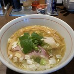 麺や 虎徹 - 地鶏中華そば（塩，手揉み麺）
