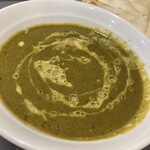 アジアンカレーアンドナン - ほうれん草チキンカレー