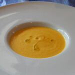 アロマティコ - ﾆﾝｼﾞﾝの温かいスープ（かなり濃厚、だそうです）