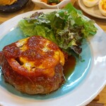 木馬 - トマトのチーズのハンバーグ