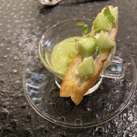 セントラム グリル＆ワイン - ウェルカム料理としてきゅうりをメインにしたポタージュ。きゅうりらしさもありさっぱりと頂きました。