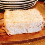 ビストロ カフェ デリ ポキナ369 - 自家製フォカッチャ