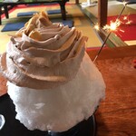 岩井屋 - 落ち着いた店内で際立つ派手な演出って？