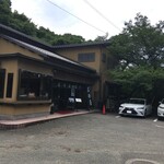 岩井屋 - まさに駐車場のすぐ脇にある甘味処が同店