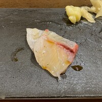 まんてん鮨 日比谷オクロジ店 - カンパチ