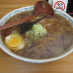 Menya Tamo - ラーメン（中太麺）です。