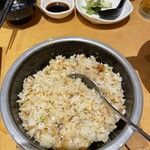 YUZU Japasense Restaurant - 鉄鍋ガーリックライス、これは日本の方が美味い