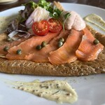 ANTIQUE - スモークサーモンのガレット