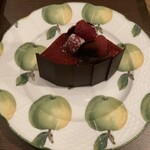 シェ・イノ - フランボワーズとチョコレートのムースケーキ
