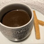 シェ・イノ - 黒トリュフのピューレをかけた温度玉子