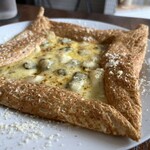 ANTIQUE - 4種チーズのガレット