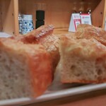 ビストロ マキムシ - 自家製フォカッチャ300円?