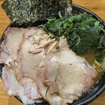 横浜ラーメン とんこつ家  - ホンレンソウ大盛り