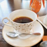 カフェ クウネル - ブレンドコーヒー 500円
最初の1杯目は注いでくれるサービス◎