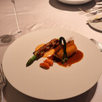 ASAHINA Gastronome - 【Poisson, Crustacé　魚介料理】
      ・黒舌平目&阿寒湖のエクルビス
      そのムースと共に蒸し焼きにし、
      ソースナンチュアを現代的解釈で