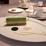 ASAHINA Gastronome - 【デザート】・抹茶&マスカルポーネ
      香り高い愛知県西尾産の抹茶をふんだんに使用したオペラキルシュの香り、ソルベマスカルポーネ
