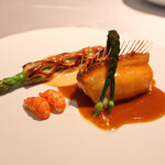 ASAHINA Gastronome - 【Poisson, Crustacé　魚介料理】
      ・黒舌平目&阿寒湖のエクルビス
      そのムースと共に蒸し焼きにし、
      ソースナンチュアを現代的解釈で