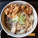 肉そば藤七 - 冷たい肉そば（並）＋ゲソ天トッピング