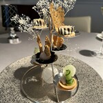 ASAHINA Gastronome - 【Notre tour d' Amuse-bouche アミューズ】
      ・鮎のリエット
      ・天使の海老のカネロニ
      ・ハモンセラーノのディップ ケシノミと白胡麻のラバッシュ