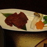 金盛館せゝらぎ - 陶板焼き 食材 (国産牛肉 / 旬野菜)