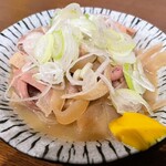 たもつ水産 - ネギたっぷりモツ煮