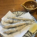 定越食堂 - 別皿の小鮎。これで成魚らしい。カリッとさせているわけではなく、少し潜らせたくらいかな。川魚が苦手でも大丈夫。