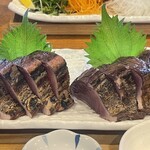 定越食堂 - 厚切りで8切れ。とろかつおというだけあって、柔らかく美味しい。