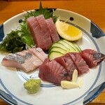 日の出ずし - 刺身盛合せ（かつお・縞鯵・マグロ）