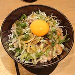 らぁ麺や 嶋 - 炙り焼豚ごはん(卵黄入り)