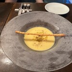 ア ミオ アージョ - 夏の定番、冷製コーンスープ。まずこれで身体の温度を下げてリラックスです。