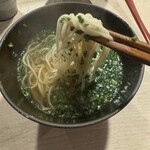 炭火いわ田 - 黒さつま鶏黒王の鶏そば　麺アップ