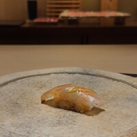 鮨 由う - 