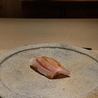 鮨 由う - 