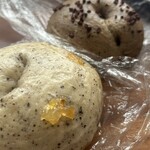 アブミ ベーカリー - 紅茶ベーグルとコーヒーベーグル