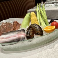 グリルうかい 丸の内店 - 食材プレゼンテーション