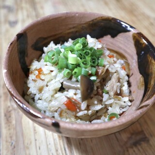 そばと一緒に、沖縄の郷土料理「じゅうしい」もセットでどうぞ♪