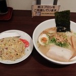 ラーメン春樹 - ランチセット800円