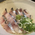 食堂 はまかに - 脂の乗ったアジ刺身丼♪