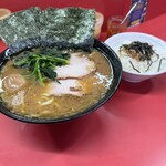 ラーメン 杉田家 本店 - 