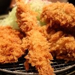 Tonkatsuwakou - かき盛合せ御飯 1280円。