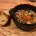うみからそらへ - アヒージョ（エビとイカ・バゲット２枚付）　８００円