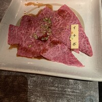 李昇 本館 - 和牛イチボ 2,380 以前と比べてだいぶ薄くなったかな