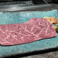 李昇 本館 - 和牛リブ芯ステーキ 2,380 以前と比べてだいぶ薄い。。。
