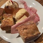 MORETHAN TAPAS LOUNGE - 