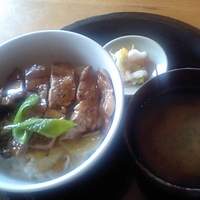 春秋 溜池山王店 - 黒豚炭火焼丼