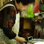 八幡屋 - 雲呑（わんたん）を茹（ゆ）でる