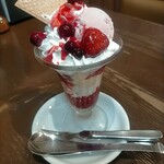 かもだ珈琲 - ミックスベリーパフェ968円