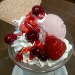 かもだ珈琲 - 程良い酸味で味変(•ө•)♡　ホイップクリーム、いちごのアイスなど
